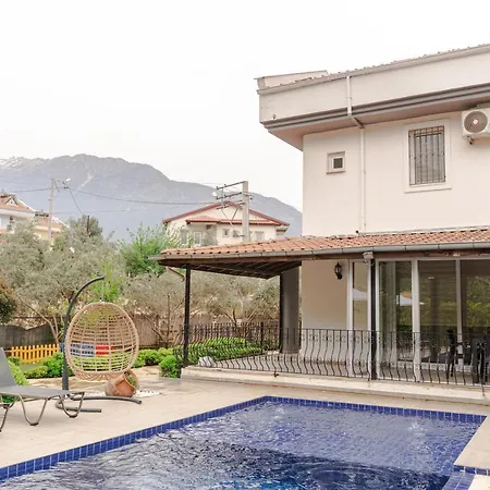 Fethiye Oeluedeniz'De Dag Ve Doga Manzarali Lueks Villa A1